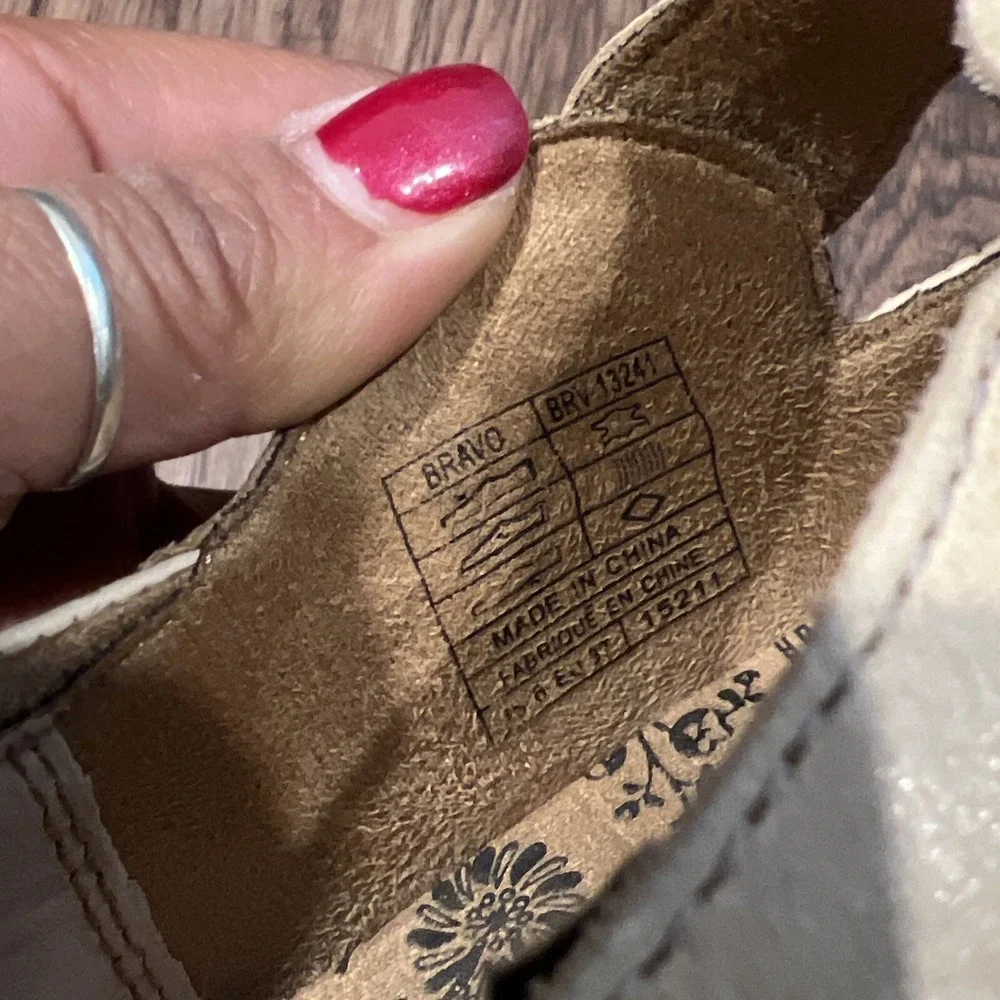 Taos Shoes Womens Bravo Casual Slip On Mary Jane Cream Leather Low Top Size 6